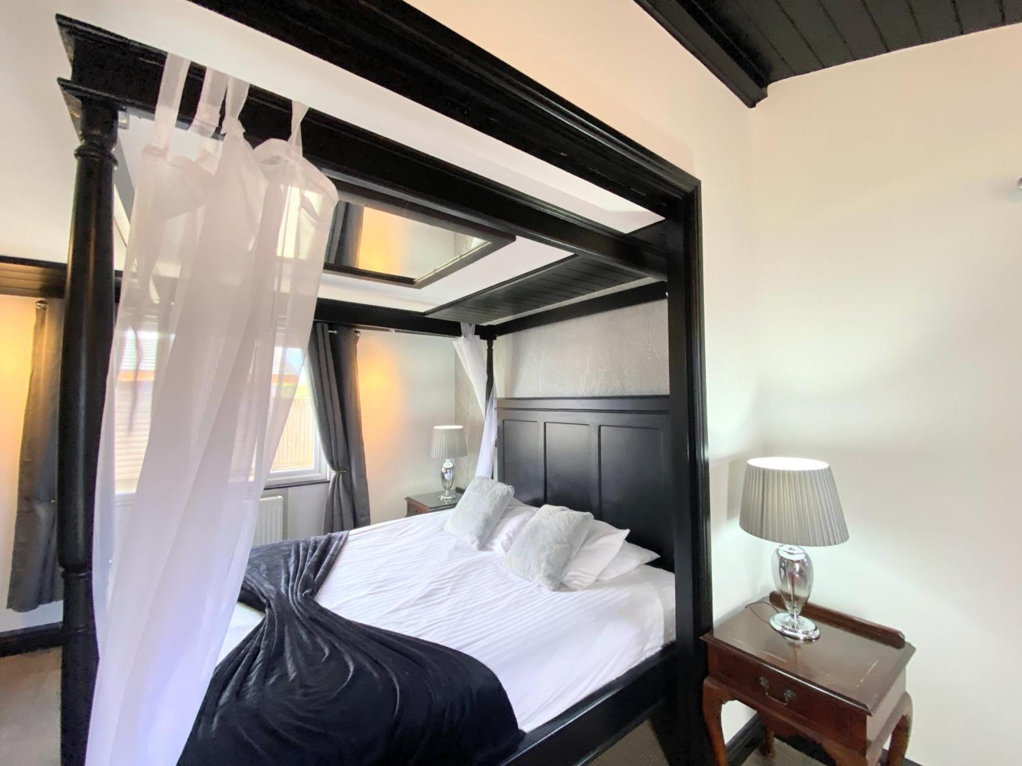 Ochil 9 With Private Hot Tub - Fife - Loch Leven - Lomond Hills - Pet Friendly Villa Kelty Exteriör bild